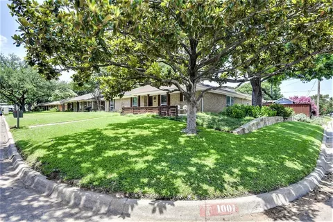 1001 Curtis Ct, Arlington, TX 76012