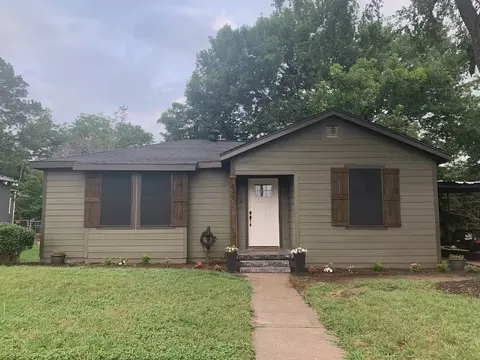 821 College St, Cleburne, TX 76033