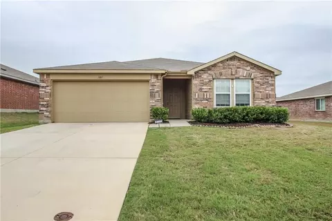 1401 Feather Crest Dr, Krum, TX 76249