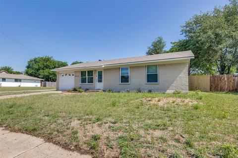 321 Aquarius Dr, Cedar Hill, TX 75104