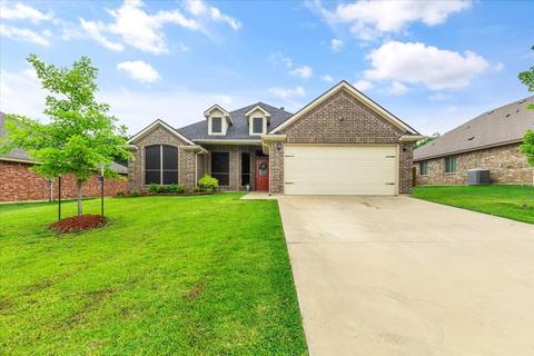711 Brandt St, Grandview, TX 76050