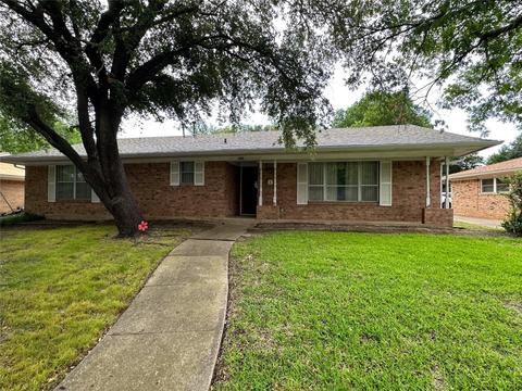 1700 Oakhill Dr, Sherman, TX 75092