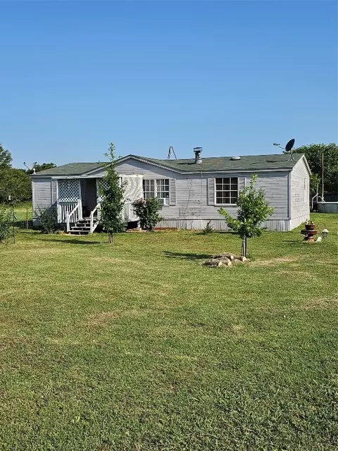 901 Steinway Ln, Cleburne, TX 76031
