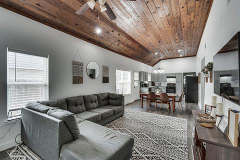 209 Rosa St, Waxahachie, TX 75165
