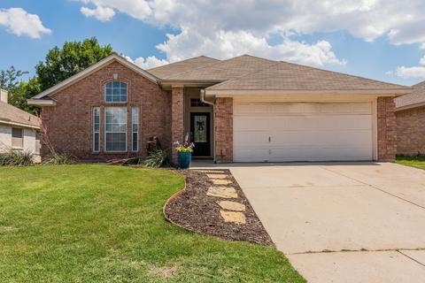 1728 Overland St, Fort Worth, TX 76131