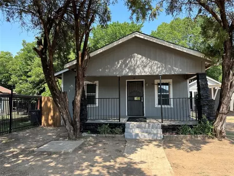 1811 Wallace St, Fort Worth, TX 76105