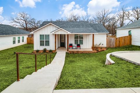 726 E Woodard St, Denison, TX 75021