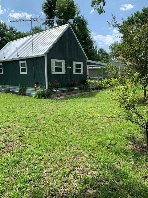 206 N 3rd St, Celeste, TX 75423