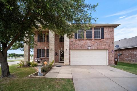 2805 Desert Dr, Denton, TX 76210