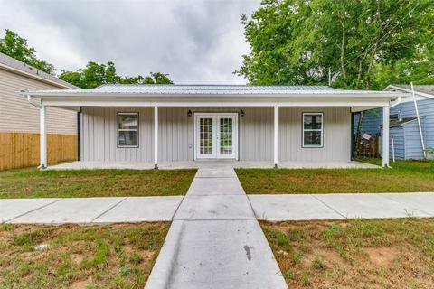 805 S 4th St, Bonham, TX 75418