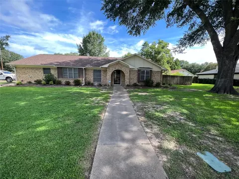 303 Pamela Dr, Mineola, TX 75773