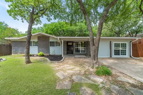 44 Somerset Ter, Bedford, TX 76022