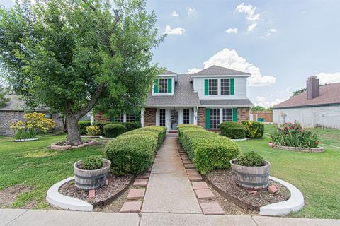 821 Weaver St, Cedar Hill, TX 75104