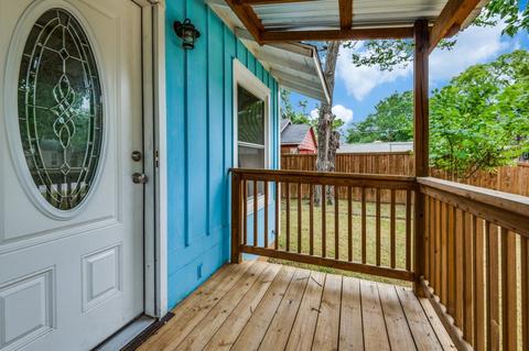 1131 Pine St, Grapevine, TX 76051
