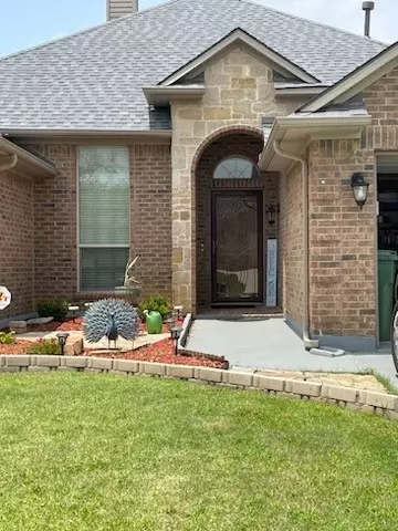 1415 Deer Hollow Dr, Arlington, TX 76002