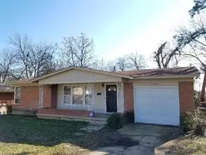 6200 Woodbine Dr, Fort Worth, TX 76112