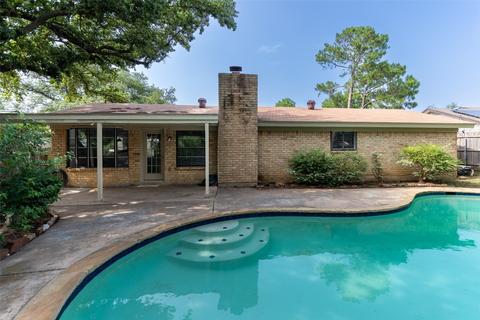 209 E Louella Dr, Hurst, TX 76054
