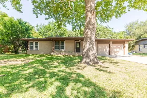 1112 Warden St, Benbrook, TX 76126