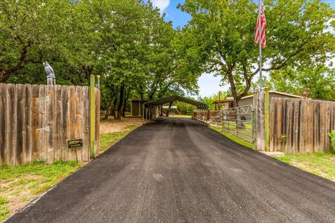 3810 Wisconsin Ct, Granbury, TX 76048