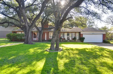 2043 W Lotus Ave, Fort Worth, TX 76111