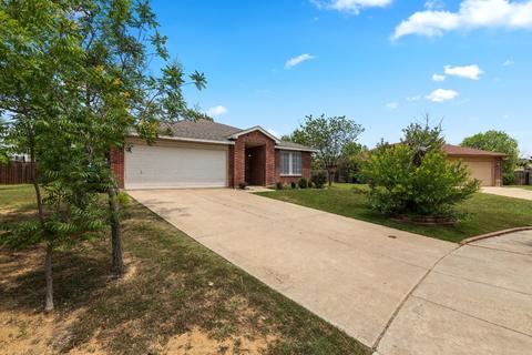 8905 Harvest Moon Trl, Denton, TX 76210