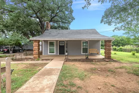 2621 Putnam St, Fort Worth, TX 76112
