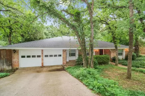 811 Red Oak Ln, Arlington, TX 76012