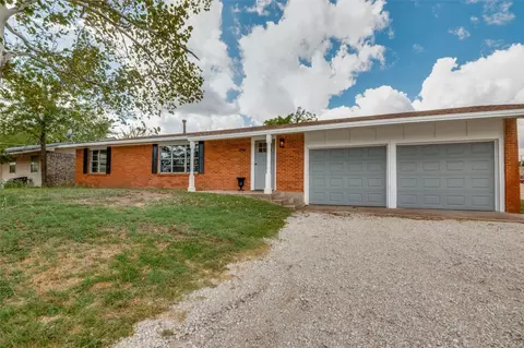 200 Arden St, Bowie, TX 76230