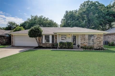 5509 Irish Spring Ln, North Richland Hills, TX 76180