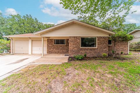 1009 Idlewood Ave, Azle, TX 76020
