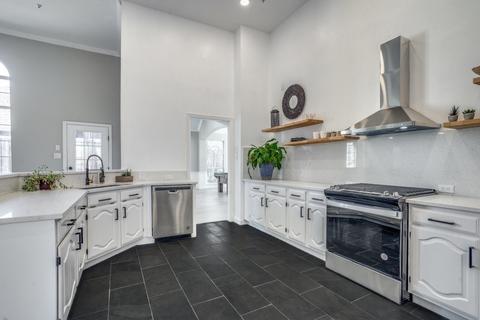 3789 Chatham Court Dr, Addison, TX 75001