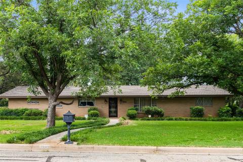 3509 3rd St, Brownwood, TX 76801