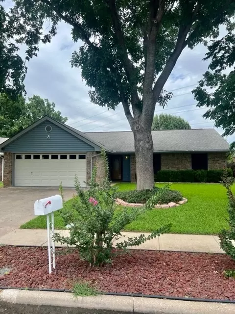 1529 Caplin Dr, Arlington, TX 76018