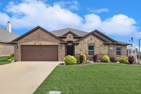 402 Lone Star Dr, Justin, TX 76247