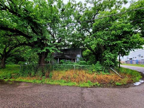 1309 S 4th St, Bonham, TX 75418