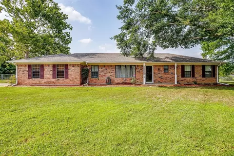 104 Hyline Dr, Cleburne, TX 76031