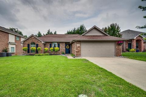 5802 Emily Ct, Midlothian, TX 76065