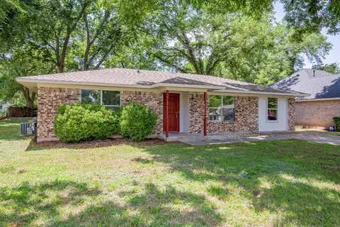 501 N Main St, Aubrey, TX 76227