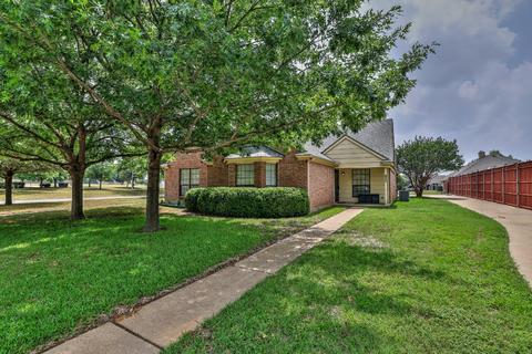 7466-7468 Coachwood Cir, Fort Worth, TX 76133