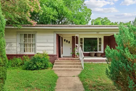 818 College St, Cleburne, TX 76033