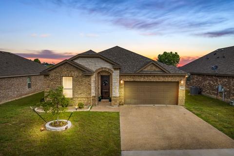 3137 Paint Horse Dr, Robinson, TX 76706