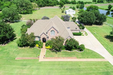 10232 Creek Hollow Ln, Fort Worth, TX 76131