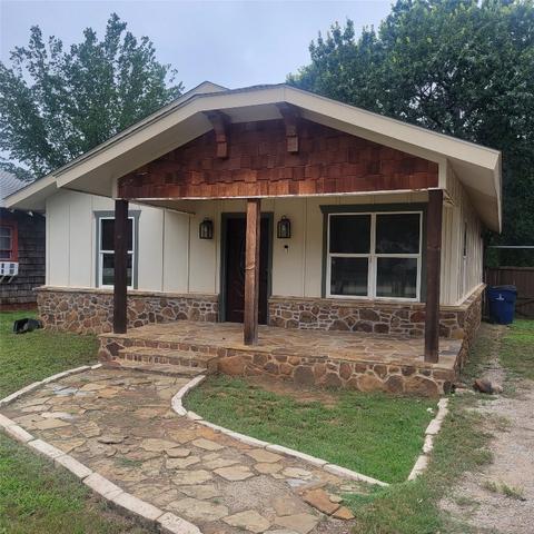 1008 Plum St, Graham, TX 76450