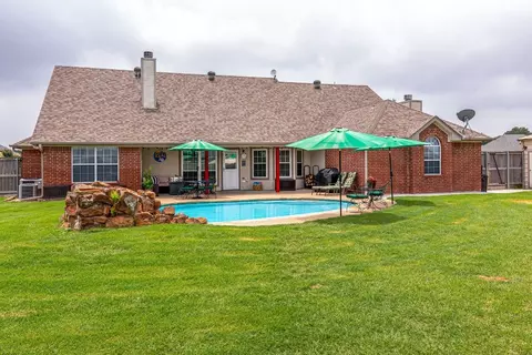 130 Williamsburg Ln, Springtown, TX 76082