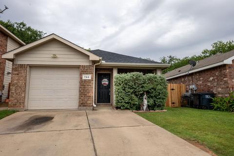 760 River Garden Dr, Fort Worth, TX 76114