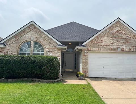 9090 Saranac Trl, Fort Worth, TX 76118