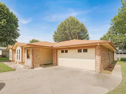1152 Kris St, Irving, TX 75060