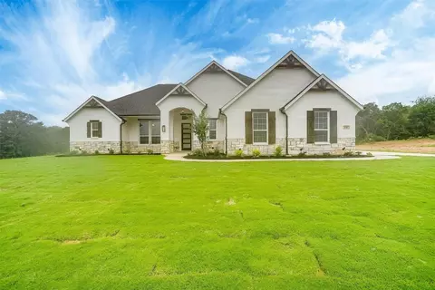 174 Briar Patch Rd, Azle, TX 76020