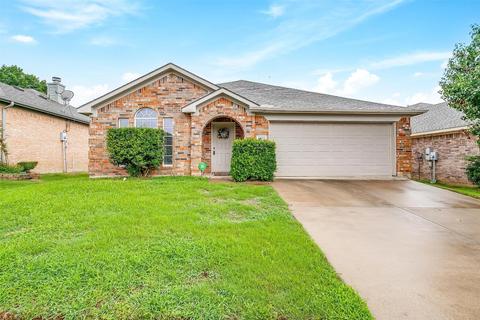 2032 Castleview Dr, Fort Worth, TX 76120