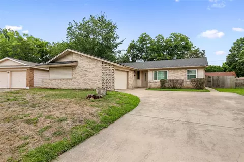 3918 Wind River Ct, Irving, TX 75062